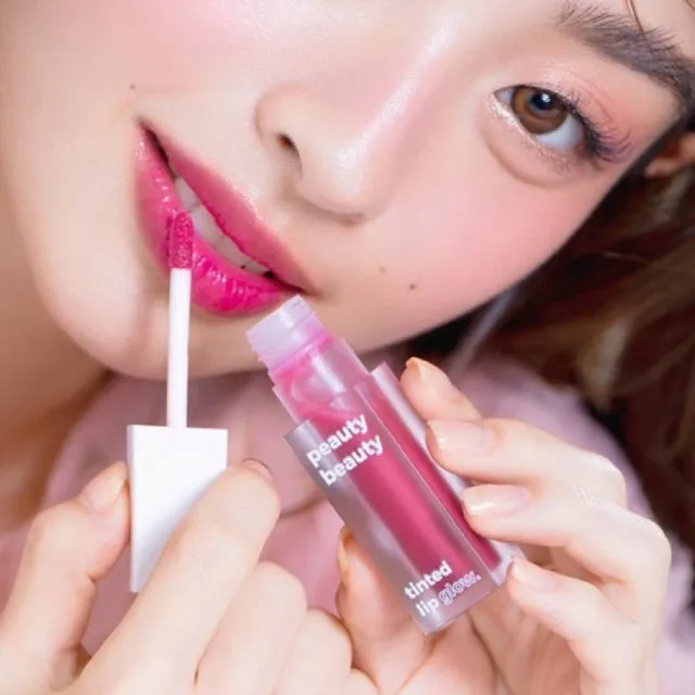 Tinted Lip Glow in Debutante